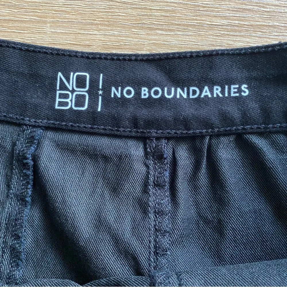 No Boundaries Junior's Black Pleated Skirt